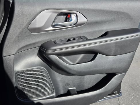 New 2026 Chrysler Pacifica Select image 33