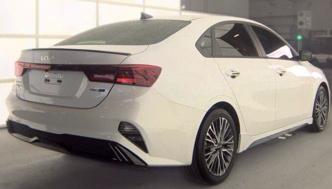 Used 2024 Kia Forte GT-Line w/ GT-Line Premium Package FWD image 4