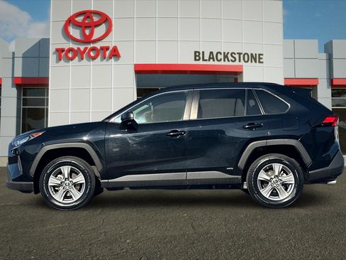Used 2022 Toyota RAV4 LE image 6