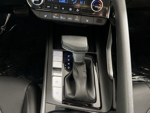 Used 2023 Hyundai Elantra Limited w/ Cargo Package image 22