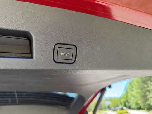 Used 2025 Chevrolet Traverse RS w/ LPO, Floor Liner Package AWD/4WD image 21