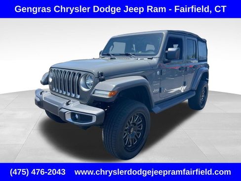 Used 2018 Jeep Wrangler Unlimited Sahara AWD/4WD image 3