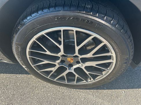 Used 2018 Porsche Macan Sport Edition image 8
