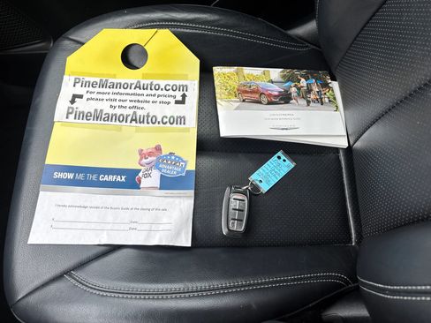 Used 2019 Chrysler Pacifica Touring-L Plus w/ S Appearance Package image 29