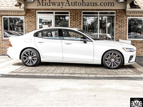 Used 2023 Volvo S60 T8 Plus image 9