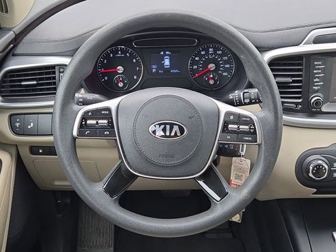 Used 2020 Kia Sorento LX FWD image 17