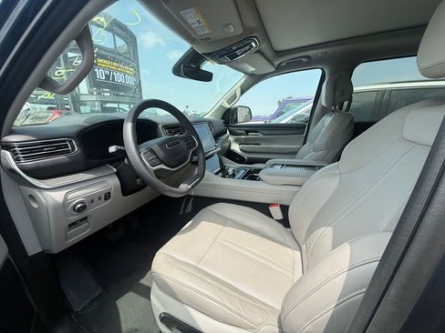 Used 2023 Jeep Wagoneer Series III w/ Premium Group I AWD/4WD image 5
