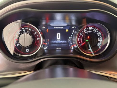 Used 2021 Dodge Challenger SXT image 15