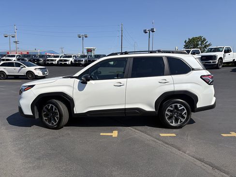 Used 2025 Subaru Forester Premium AWD/4WD image 9