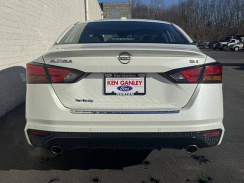Used 2023 Nissan Altima 2.5 SR w/ SR Premium Package image 9
