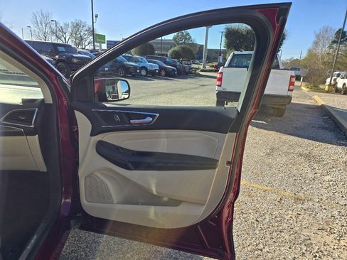 Used 2017 Ford Edge Titanium w/ Technology Package image 16