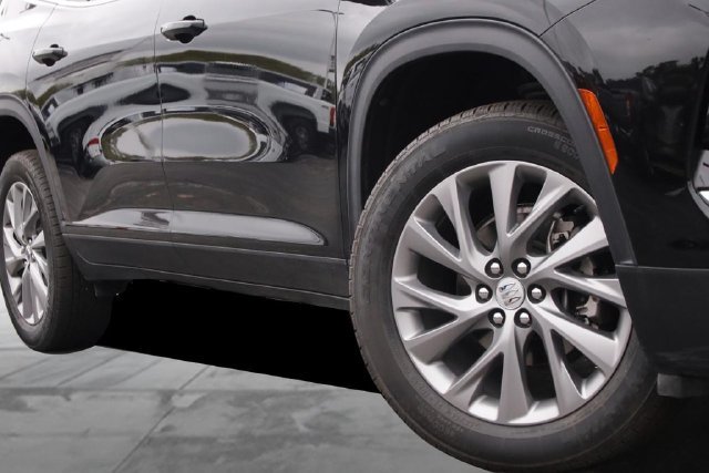 Used 2025 Buick Enclave Preferred AWD/4WD image 3