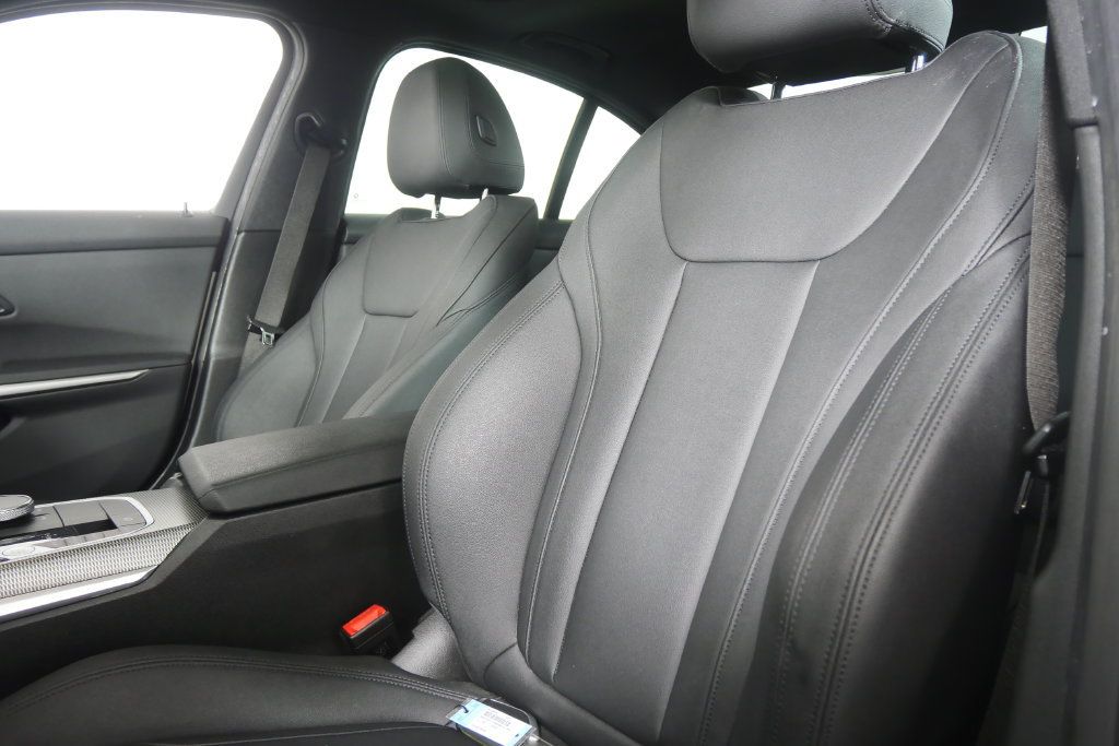Used 2021 BMW 330i Sedan w/ M Sport Package RWD image 11