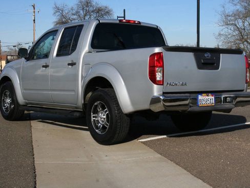Used 2015 Nissan Frontier S image 7