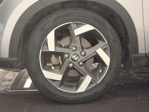 Used 2023 Hyundai Venue SEL image 23