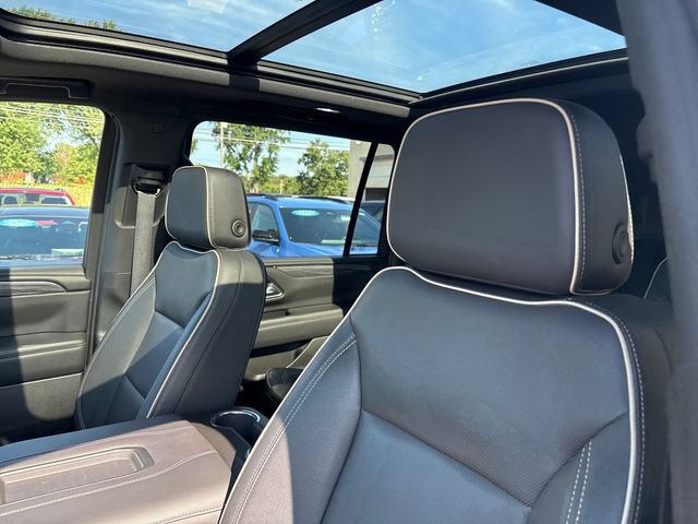 Used 2024 GMC Yukon XL SLT w/ SLT Luxury Package AWD/4WD image 9
