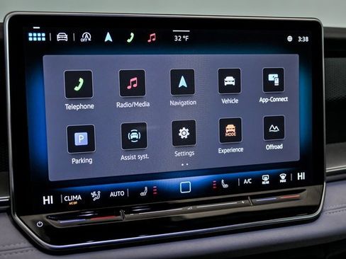 Used 2025 Volkswagen Tiguan SE w/ Panoramic Sunroof Package image 19