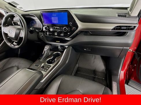 Used 2023 Toyota Highlander Limited AWD/4WD image 26