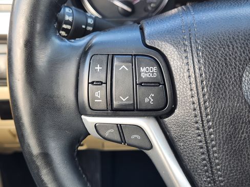 Used 2018 Toyota Highlander XLE image 36