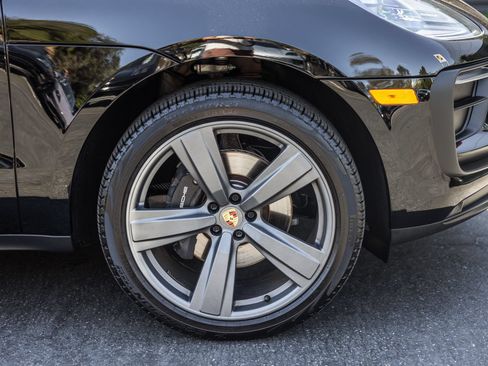 Certified 2026 Porsche Macan AWD/4WD image 29