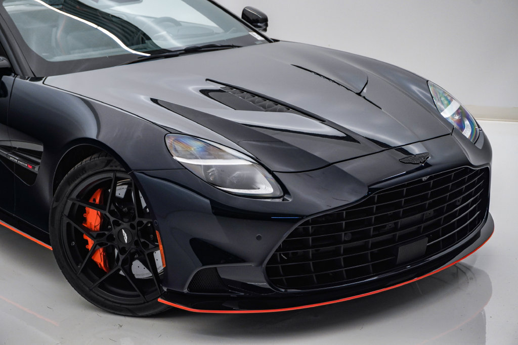 Used 2026 Aston Martin Vanquish Convertible RWD image 4