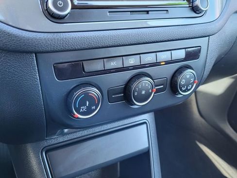 Used 2015 Volkswagen Tiguan S image 17