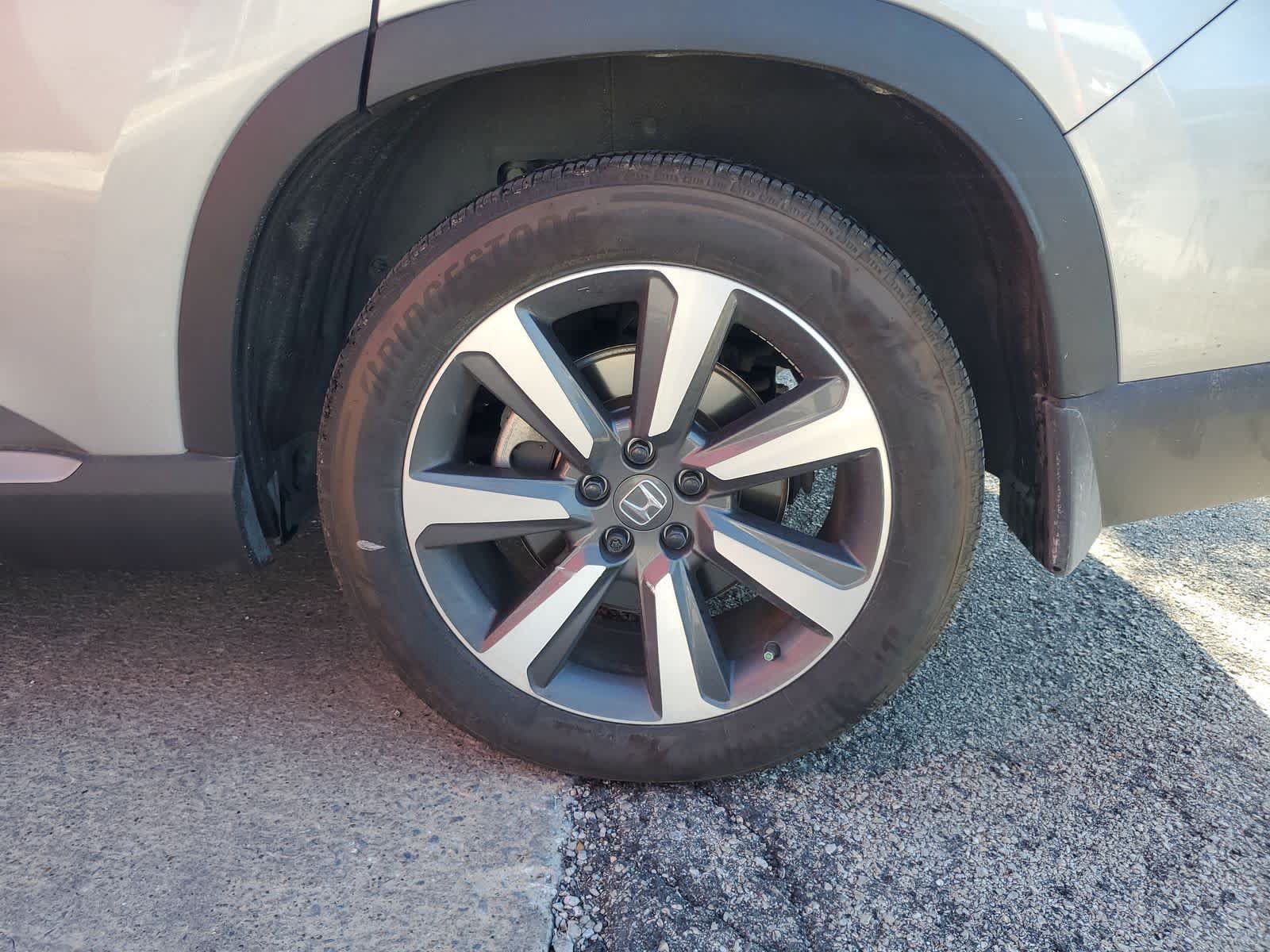 Used 2025 Honda Pilot Touring image 11