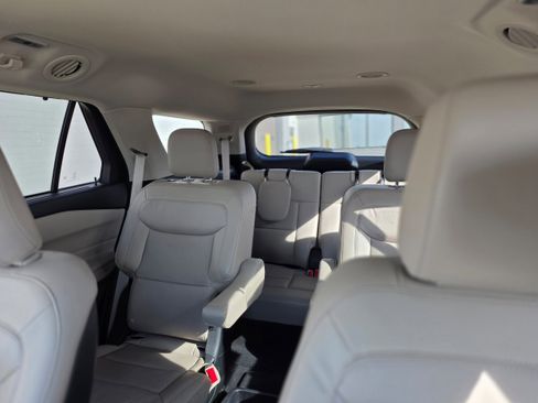 Used 2020 Ford Explorer Limited w/ Class III Trailer Tow Package image 12