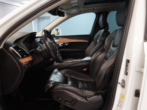 Used 2016 Volvo XC90 T6 Inscription w/ Vision Package image 6