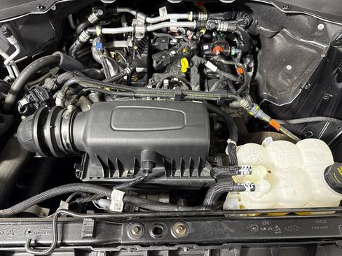 Used 2024 Ford Explorer XLT AWD/4WD image 44