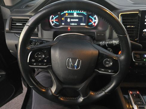 Used 2019 Honda Pilot Touring image 16