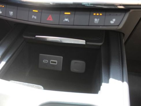 Used 2024 Cadillac XT4 Premium Luxury w/ Active Safety Package FWD image 31