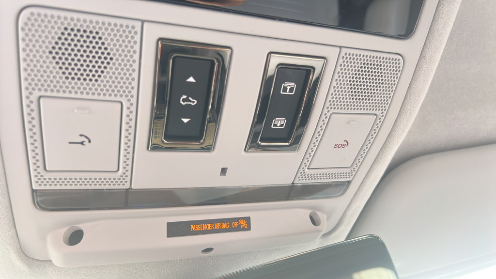 New 2026 Land Rover Defender 110 AWD/4WD image 27