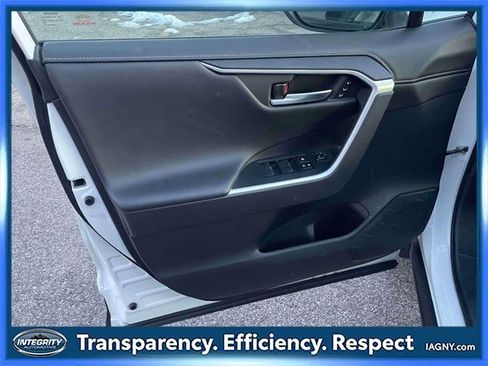 Used 2020 Toyota RAV4 Limited image 16