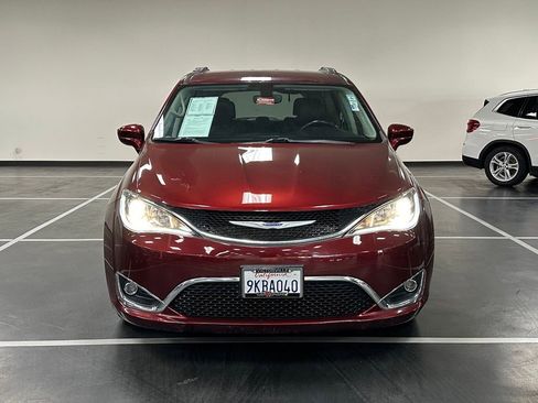 Used 2020 Chrysler Pacifica Touring-L FWD image 10