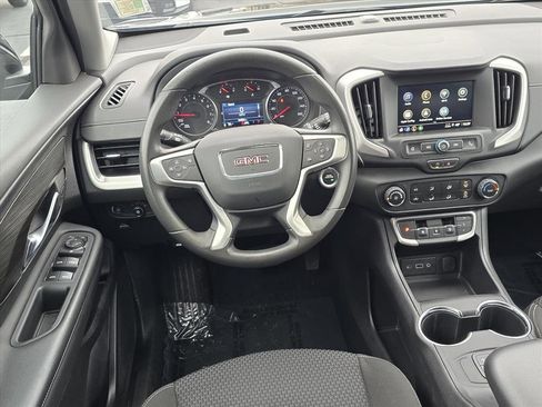 Used 2024 GMC Terrain SLE image 11