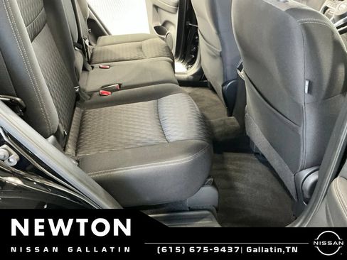 Used 2019 Nissan Rogue SV w/ Premium Package FWD image 17