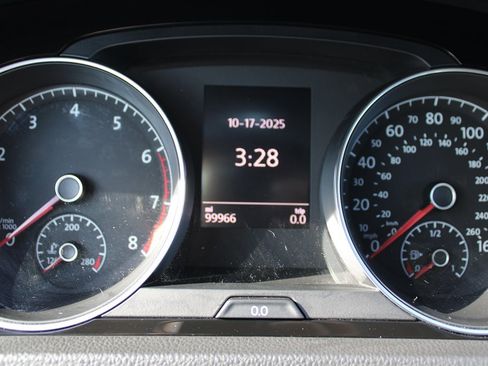 Used 2015 Volkswagen Golf SEL image 21