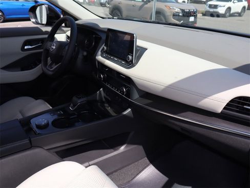 Certified 2025 Nissan Rogue SV image 19