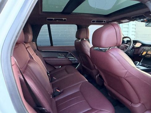 Used 2025 Land Rover Range Rover SE AWD/4WD image 15