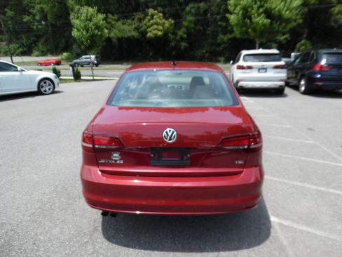 Used 2016 Volkswagen Jetta SE FWD image 5