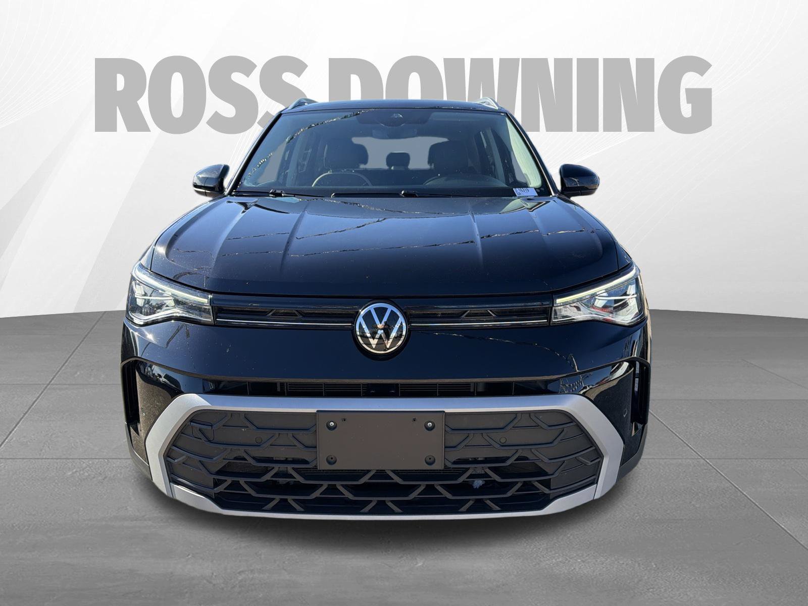 Used 2025 Volkswagen Taos SE FWD image 2