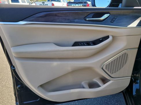 New 2026 Jeep Grand Cherokee Limited w/ Limited Altitude Package AWD/4WD image 18