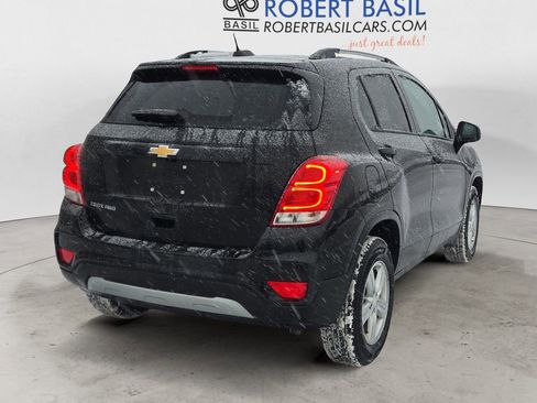 Used 2022 Chevrolet Trax LT w/ LT Convenience Package image 5