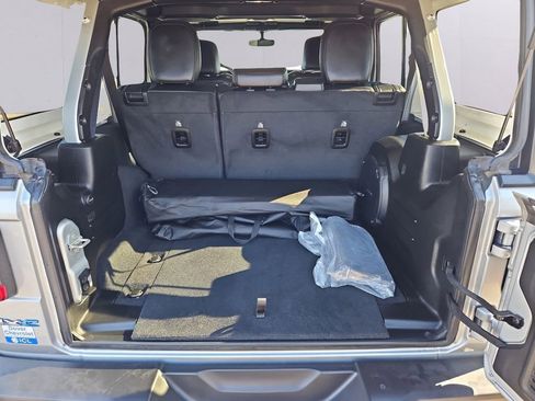 Used 2022 Jeep Wrangler Unlimited Sahara image 32