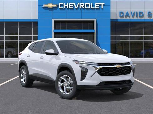 New 2026 Chevrolet Trax LS w/ LS Convenience Package FWD image 7