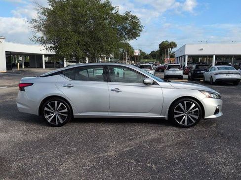 Certified 2020 Nissan Altima 2.5 Platinum FWD image 3