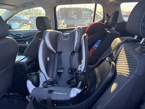 Used 2017 GMC Acadia SLE w/ Driver Alert Package I image 9