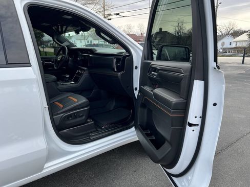 Used 2024 GMC Sierra 1500 AT4 w/ Technology Package image 31