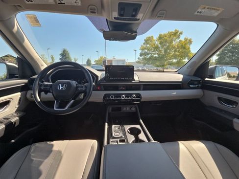 Used 2024 Honda Pilot Touring image 21